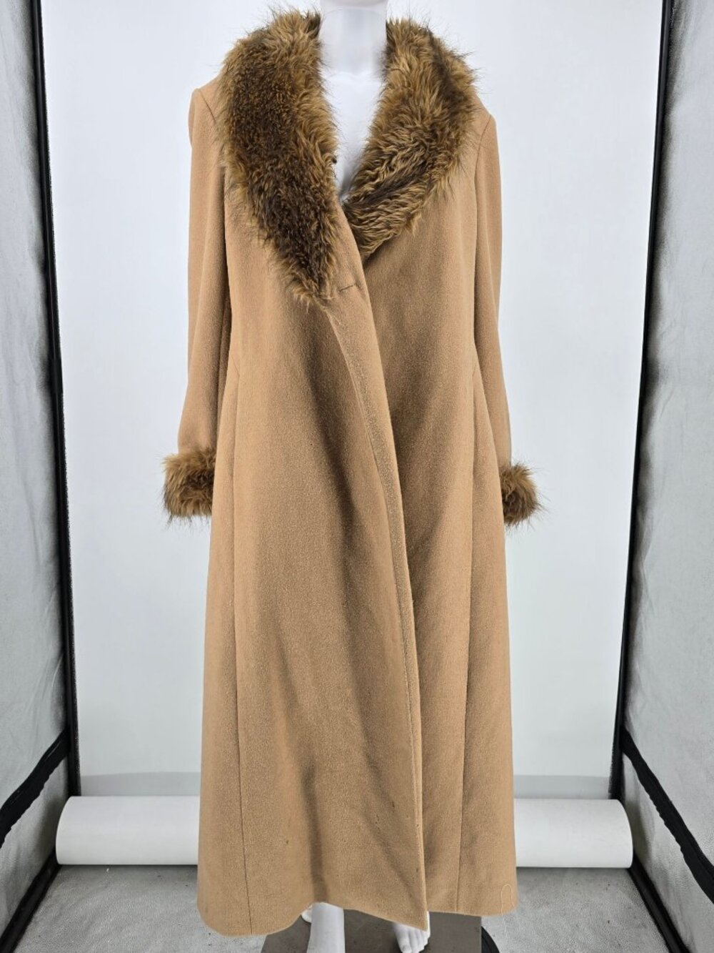Vintage 1990s Charles Klein Women's Faux Fur Collar Wool Long Coat (Size 10/S)